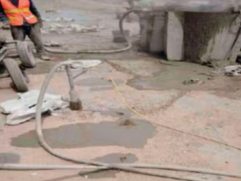 陕西水泥混凝土路面板底注浆技术 路面脱空注浆整治方案