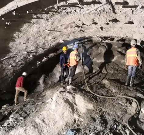 陕西拱顶带模注浆料的施工流程及注意事项